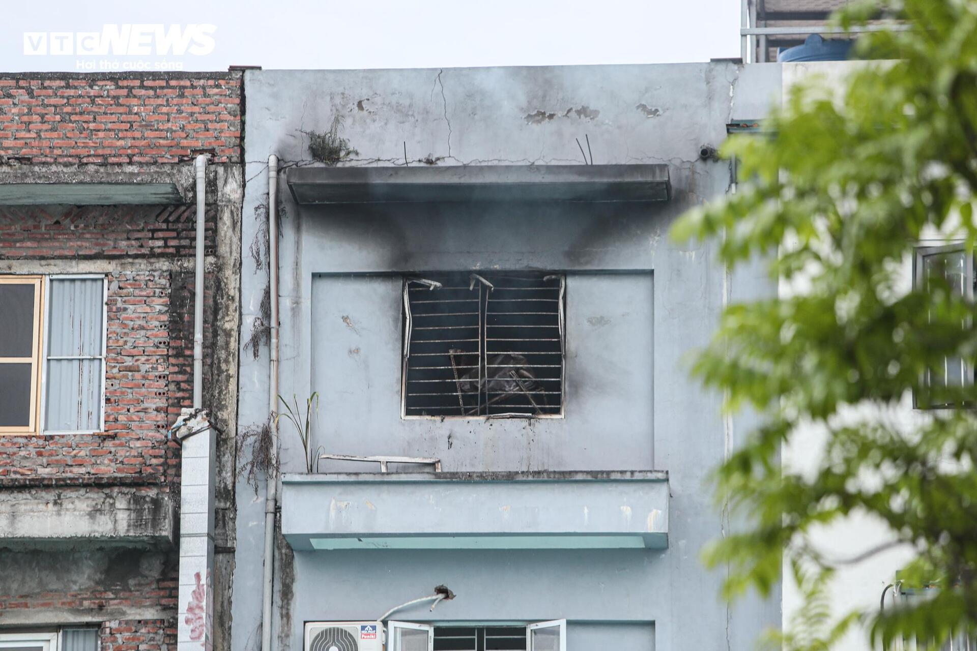 Hiện trường tan hoang vụ nổ gây cháy nhà liền kề tại Hà Đông khiến 2 người chết - 3